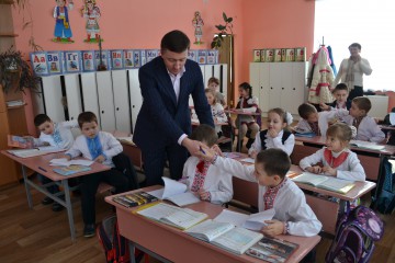 Народний депутат Сергій Лабазюк відвідав навчальні та медичні установи Хмельницького району