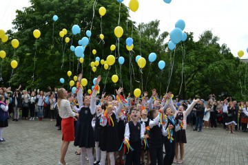 Народний депутат Сергій Лабазюк привітав школярів з останнім дзвоником