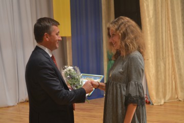 З вітальним словом до педагогів Волочиського району