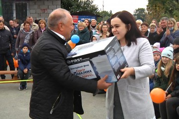 В Олешині з подарунками та пригощаннями відзначили День селища