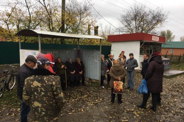 Депутати від політичної партії «Поруч» звітують на округах