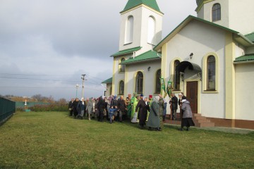 Підтримка церковних громад продовжуються