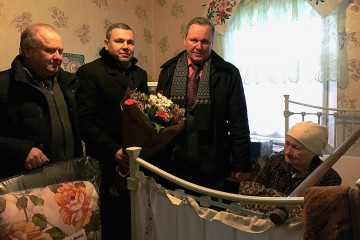 Благодійний фонд Сергія Лабазюка «Ми поруч» привітав бабусю із 100-річним ювілеєм