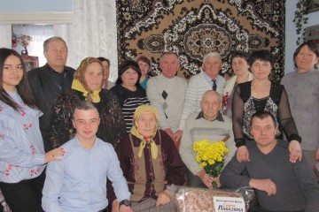 Довгожителі Хмельницького району продовжують приймати вітання від благодійного фонду «Ми поруч»