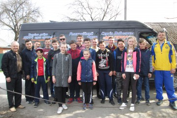 Вболівай за своїх! Нардеп профінансував поїздку команди Хмельницького району на чемпіонат дитячо-юнацької футбольної ліги області серед юнаків