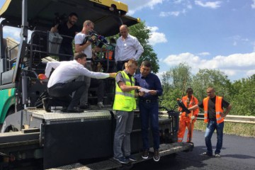 Сергій Лабазюк разом з Прем’єр-міністром України Володимиром Гройсманом проінспектував ремонт дороги на 188-му окрузі