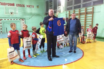 Маленькі футболісти отримали нову форму