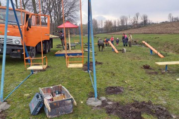 Нова дитяча зона у Педосах