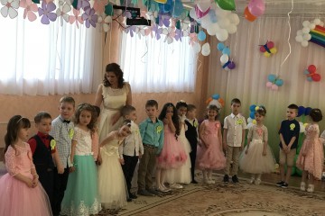 У благодійному фонді «Ми поруч» продовжують вітати випускників