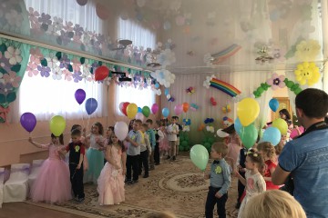 У благодійному фонді «Ми поруч» продовжують вітати випускників