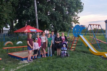 Ще два дитячі майданчики з’явився у селах Волочиського району