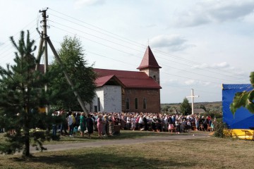 Єднання через молитву та українську пісню 