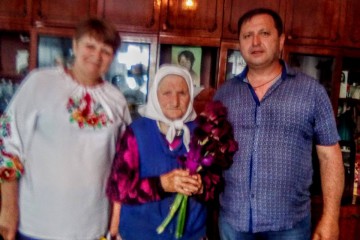 Помічники нардепа привітали старожилів Хмельницького району