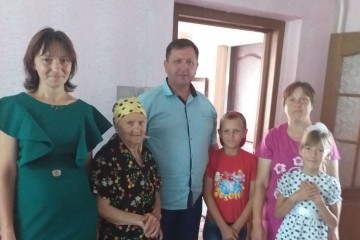 Помічники нардепа привітали з ювілеєм довгожительку Чорноострівської ОТГ 