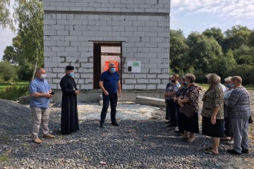 Благодійний фонд «Ми поруч» допомагає зводити святиню
