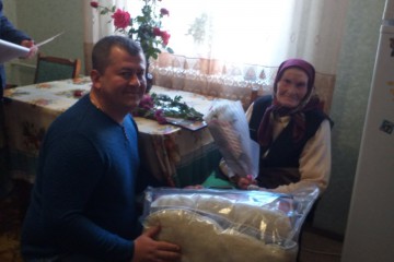 ​Помічники Сергія Лабазюка привітали Ганну Поліщук з 90-річчям