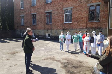 Благодійний фонд продовжує страхувати медиків Хмельниччини, які працюють із хворими на COVID-19