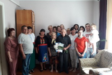 У Благодійному фонді Сергія Лабазюка «Ми поруч» традиційно продовжують вітати старожилів Хмельниччини