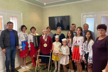 Традиційні вітання ювілярів Хмельниччини від благодійного фонду 