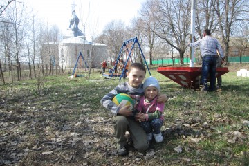 Допоки дорослі працюють, малеча в очікуванні нового ігрового майданчику