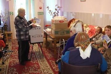 У благодійному фонді Сергія Лабазюка «Ми поруч», завершили розвезення Пасхальних куличів жителям ТЕР-центрів округу парламентаря 