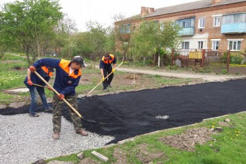 «Ми і не сподівалися, що у нас такі роботи будуть проводити» - кажуть жителі мікрорайону Військової частини, що в м. Волочиськ.