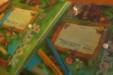 Працівники благодійного фонду та помічники народного депутата Сергія Лабазюка продовжують розвезення канцелярського приладдя для наймолодших.