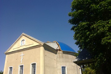 У Свято-Покровському храмі села Миколаїв, Хмельницького району, святковою літургією відзначили Вознесіння Христове.