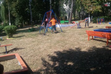 Депутати Хмельницької міської ради від політичної партії Поруч, продовжують працювати у себе на округах