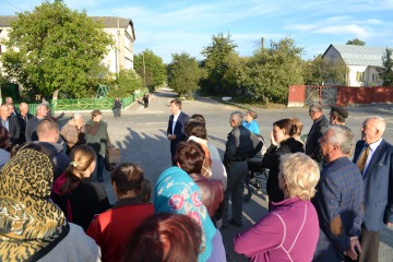 «Тарифи просто б’ють кувалдою по головах простих українців», – жителі мікрорайону Цукровий завод, м. Волочиськ