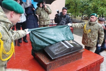 У Хмельницькій прикордонній академії відкрили пам’ятний знак Тарасу Шевченку