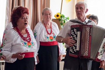 Благодійний фонд «Ми поруч» організував «ретро-вечірку» для людей старшого віку