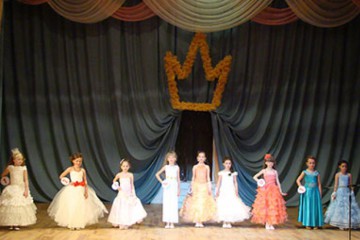 Благодійний фонд «Ми поруч» підтримав конкурс «Міс Дюймовочка» у Волочиську