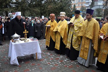 Коштом благодійного фонду 