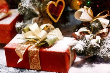 Малі подоляни отримали солодкі подарунки від нардепа