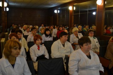 На зустрічах з медиками та освітянами