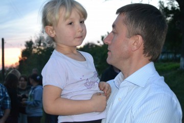 Обличчям до людей