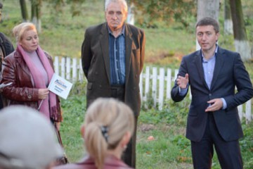 Поруч з людьми, в інтересах людей