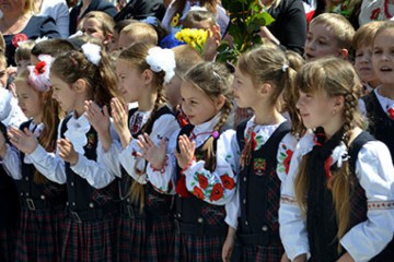 Співпраця благодійного фонду «Ми поруч» із освітньо-виховними закладами