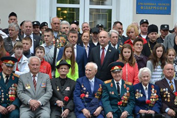 У обласній філармонії вшанували 3 покоління воїнів – захисників України