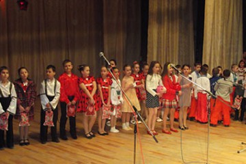 Учні Волочиська передали кошти військовим, котрі воюють у зоні АТО