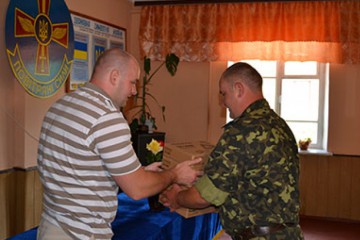 Військові отримали сучасні рації від благодійного фонду «Ми поруч!»