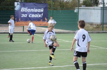 Футбольний матч між дворовими командами міста.